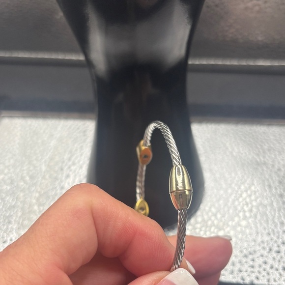 Elegant Gold and Silver Bracelet magnetic clasp. - Picture 3 of 3